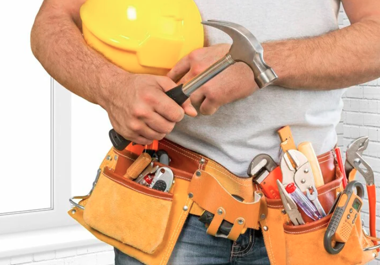 Signs It’s Time to Call Handyman Services for Electrical Fixes